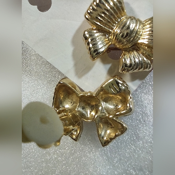 Gold Bows Clip-on Earrings - Picture 4 of 7